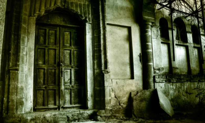 Exploring the Psychological Thrills: The Appeal of Haunted Houses